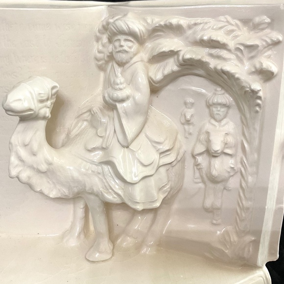 Vintage Nativity Scene Magi Wise Men Bookend with Bible Sculpture - Picture 6 of 16